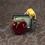 Брошь "Кошечка на сердце" (США)