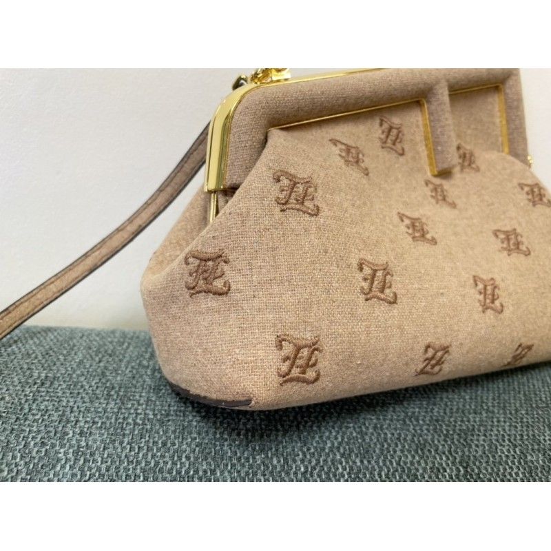 Клатч FENDI из текстиля 26X9.5X18CM