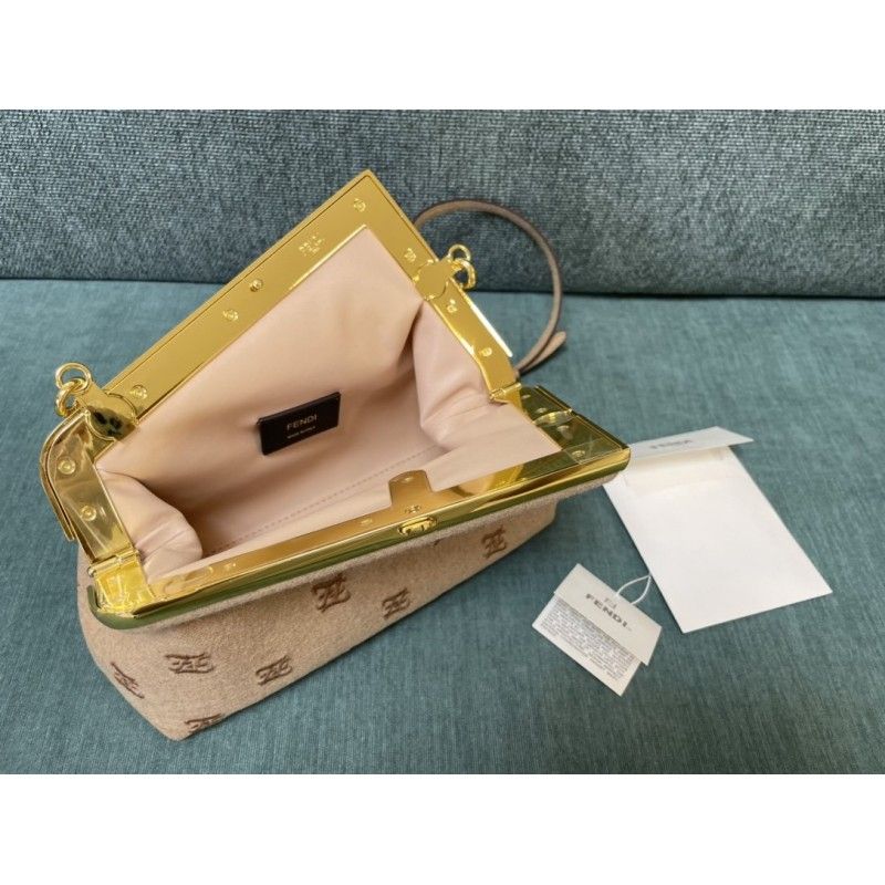 Клатч FENDI из текстиля 26X9.5X18CM