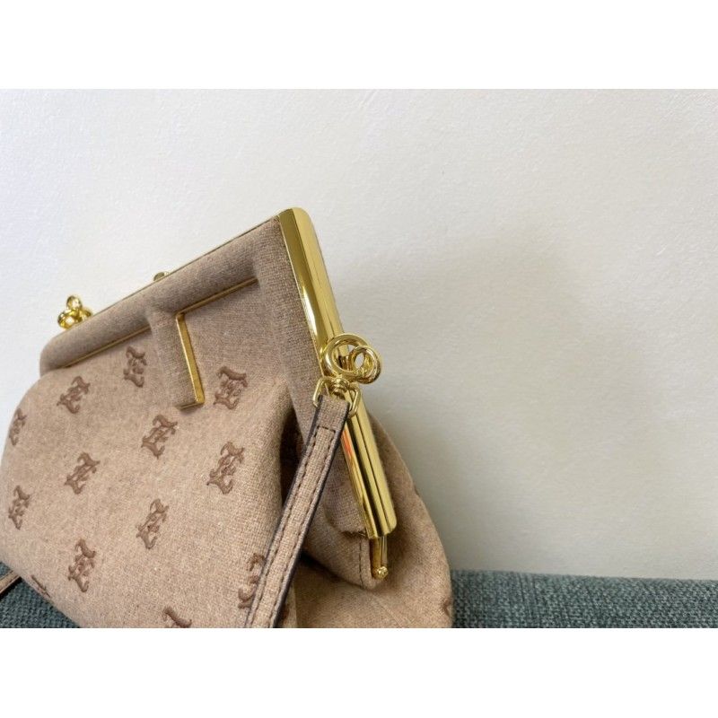 Клатч FENDI из текстиля 26X9.5X18CM