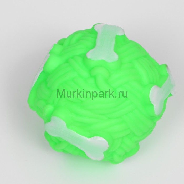 Игрушка пищащая "Клубок с косточками" для собак, 8 см, зелёная