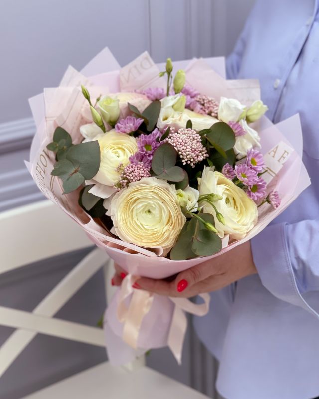 Букет микс с ранункулюсами