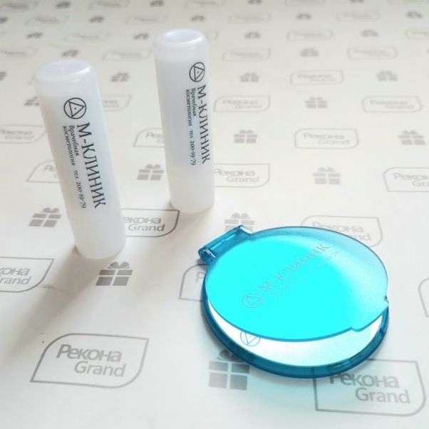 Помады с логотипом М-клиник