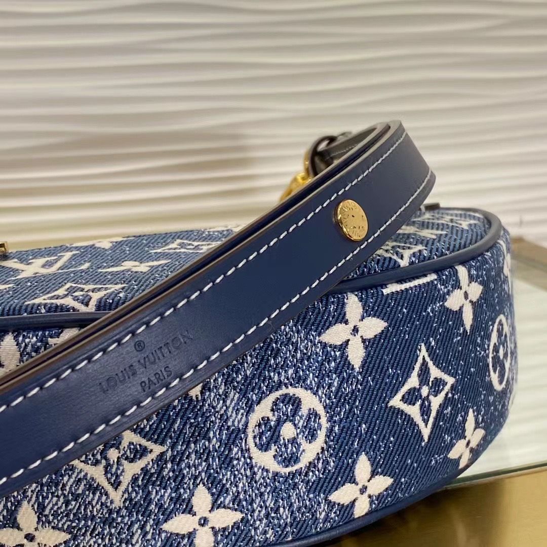 Louis Vuitton Loop 23x13x6 cm