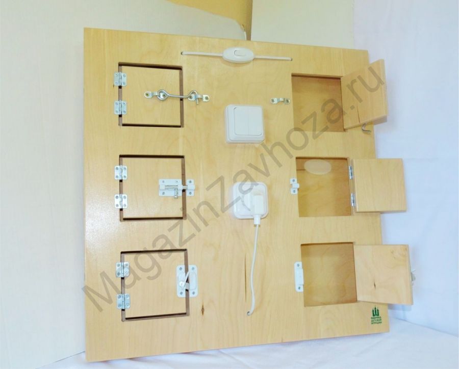 Тренажер для развития мелкой моторики "Дверцы"