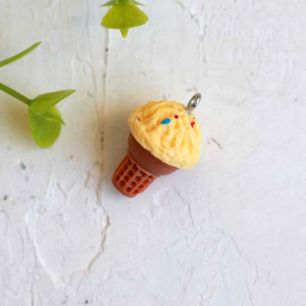 Подвеска для кукол - Мороженое банановый рожок, 2 см.