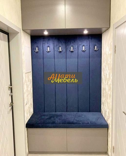 прихожая с мягкой стенкой