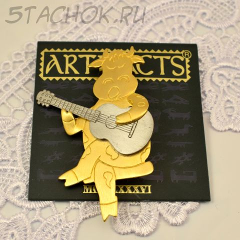 Брошь "Корова с гитарой" цвет золота и олова (JJ США)
