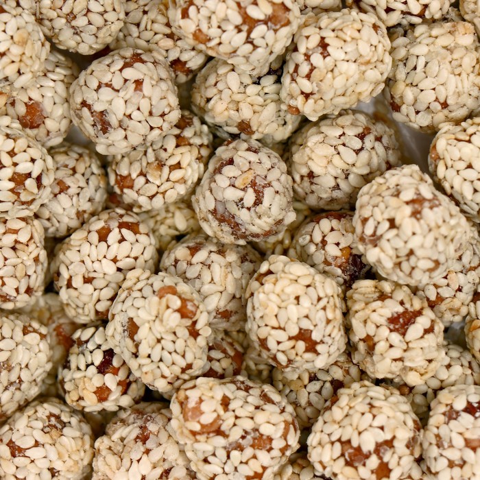 Арахис в кунжуте с медом