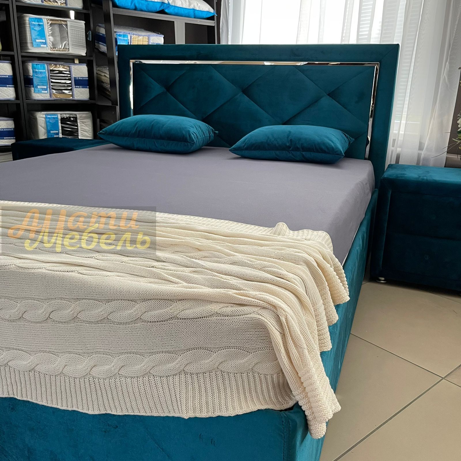 кровать корсо с латунными вставками 1600*2000 с п/м