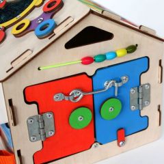 Бизиборд домик Yoshatoys Малыш