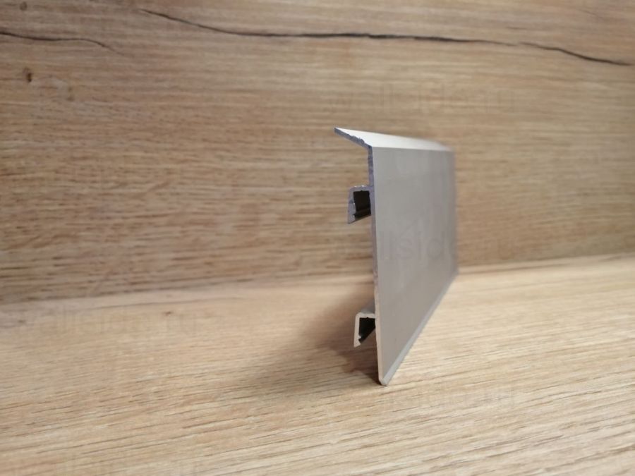 Плинтус Евротрим 2642 с кабель-каналом, 100 мм, серебро матовое