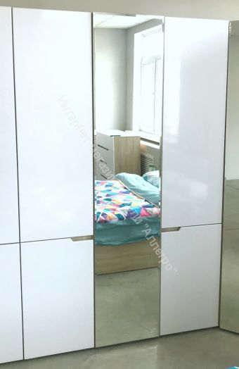 Шкаф 3-х створчатый с зеркалом "Трио"