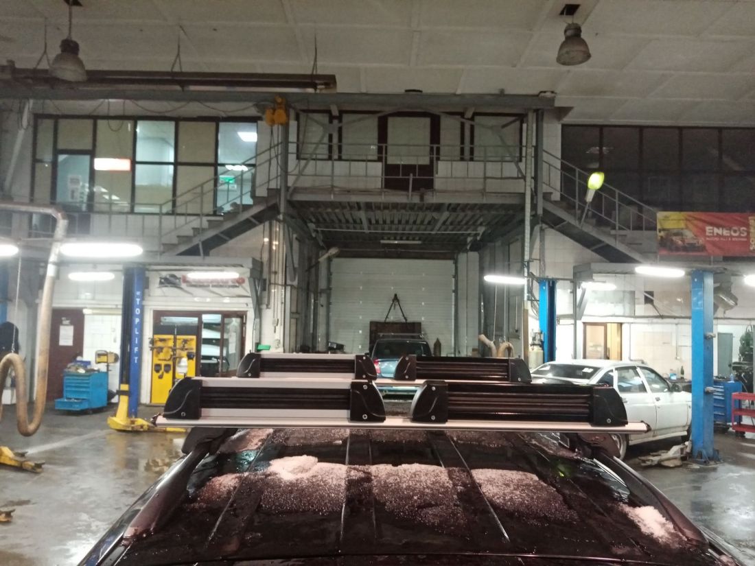 Крепление для перевозки лыж и сноубордов INTER для 5-и пар лыж (Цвет: чёрный, серый)