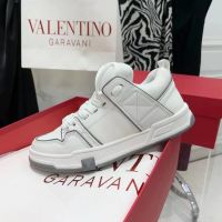 Кроссовки Valentino