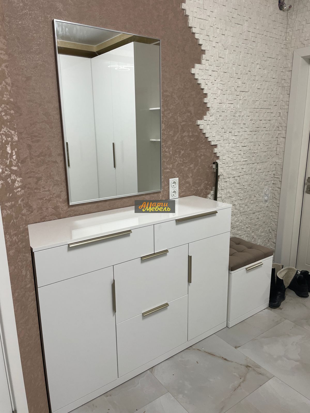 прихожая обувница и шкаф в высоком глянце АГТ