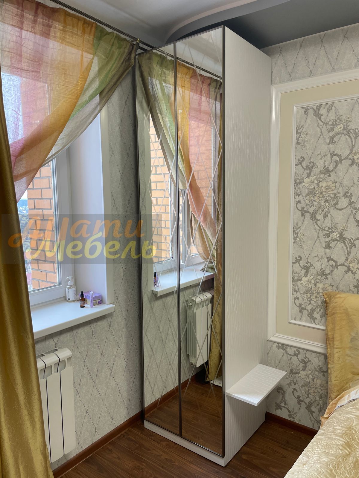 зеркальный шкаф