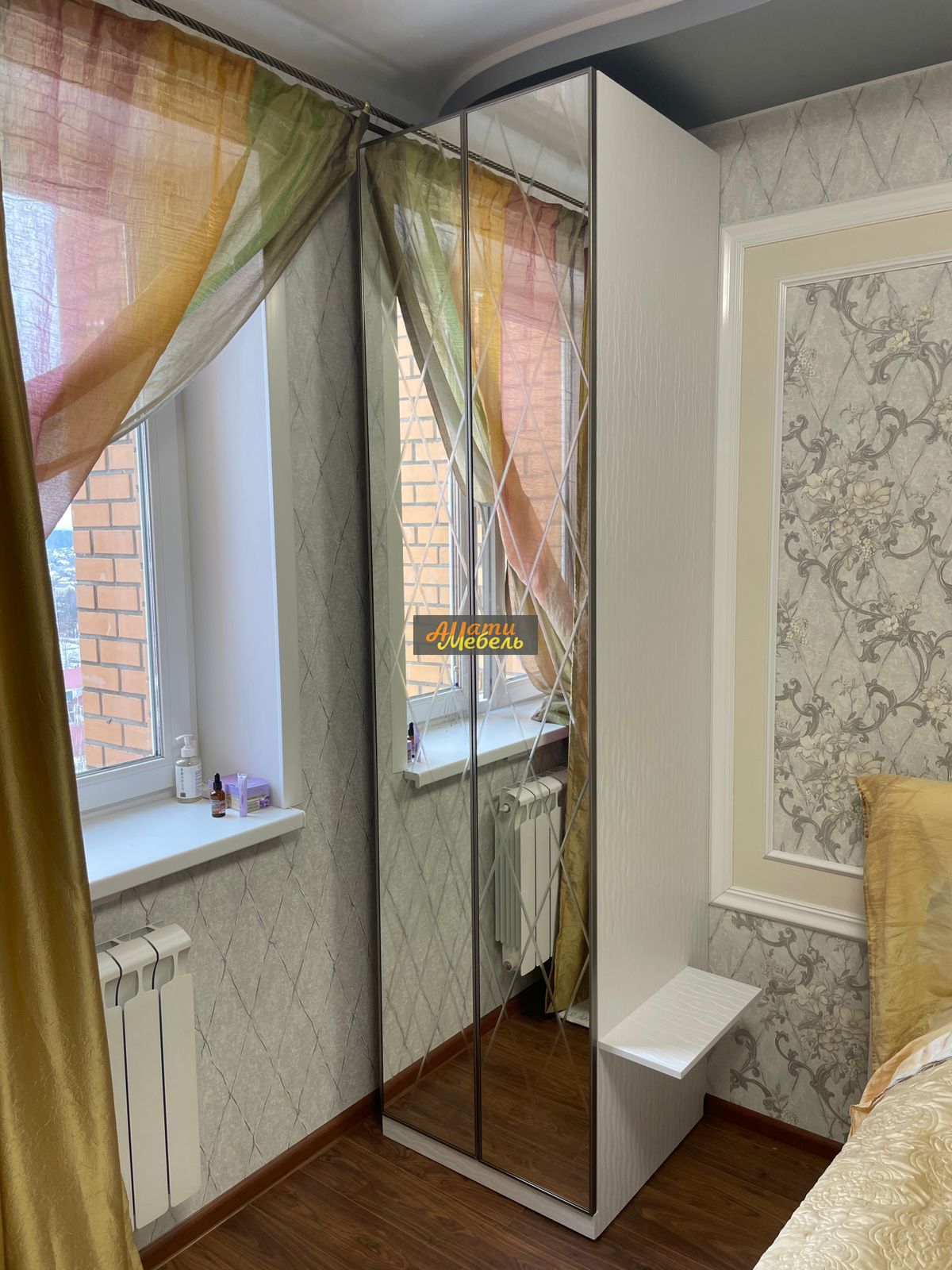 зеркальный шкаф