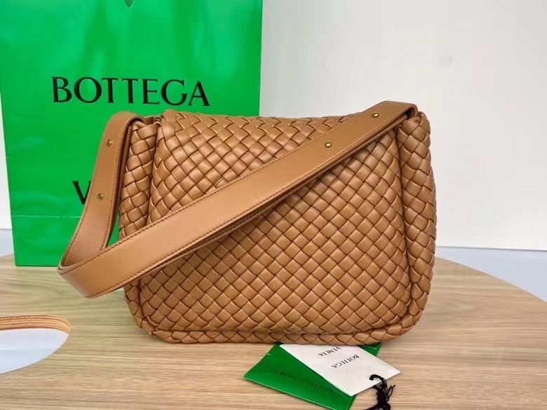 Bottega Veneta 26x21x9 cm
