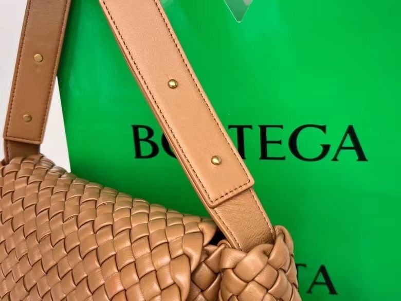 Bottega Veneta 26x21x9 cm