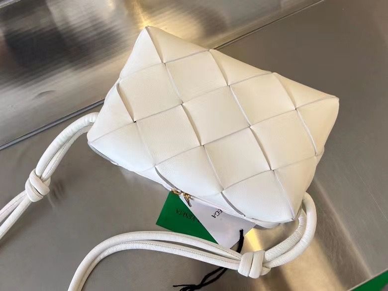 Bottega Veneta 22x14x7,5 cm