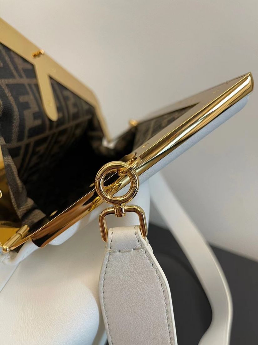 Fendi First Medium 32,5x23,5x15 cm