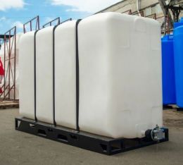 Емкость KR 4000 л полный слив с 1 патрубком 63 мм в обрешетке