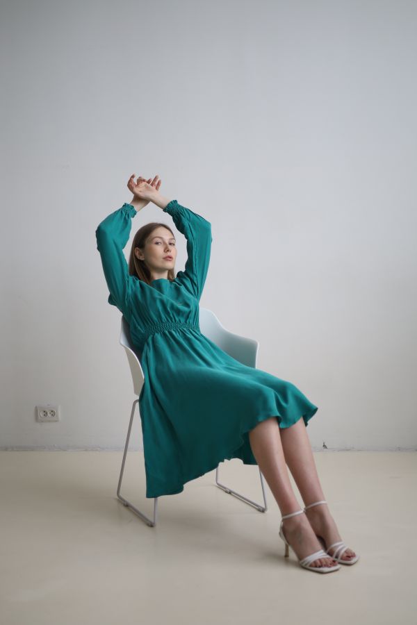 Платье Verde из купры изумруд