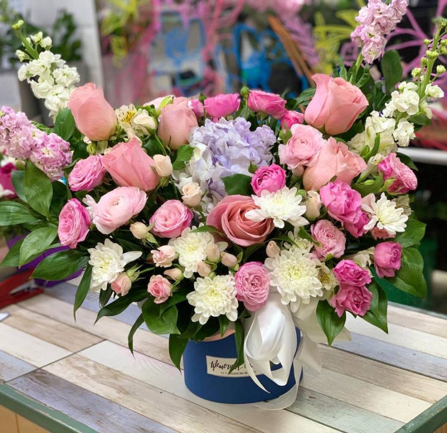 Цветочная композиция в коробке