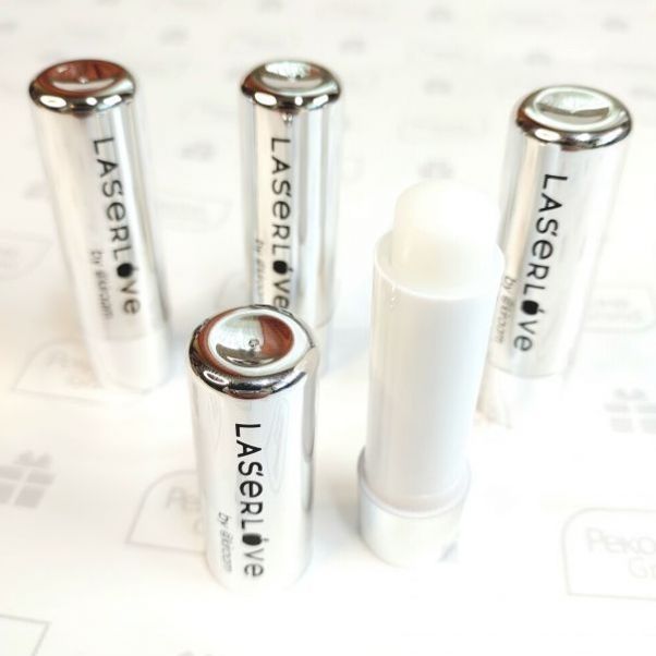 Серебристые помады с логотипом LaseLove