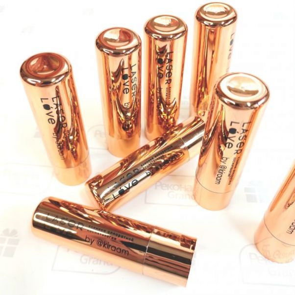 Розовые помады с логотипом LaseLove