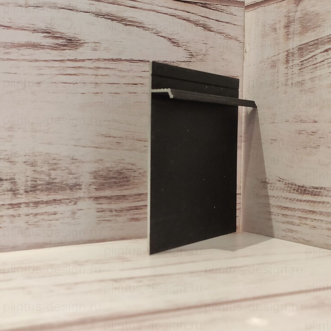 Плинтус скрытого монтажа Pro Design 323 чёрный муар