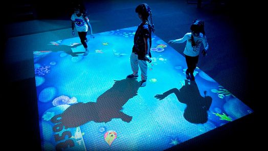 Интерактивный пол версии Master Game  (Полный комплект с мобильной тумбой и ноутбуком).