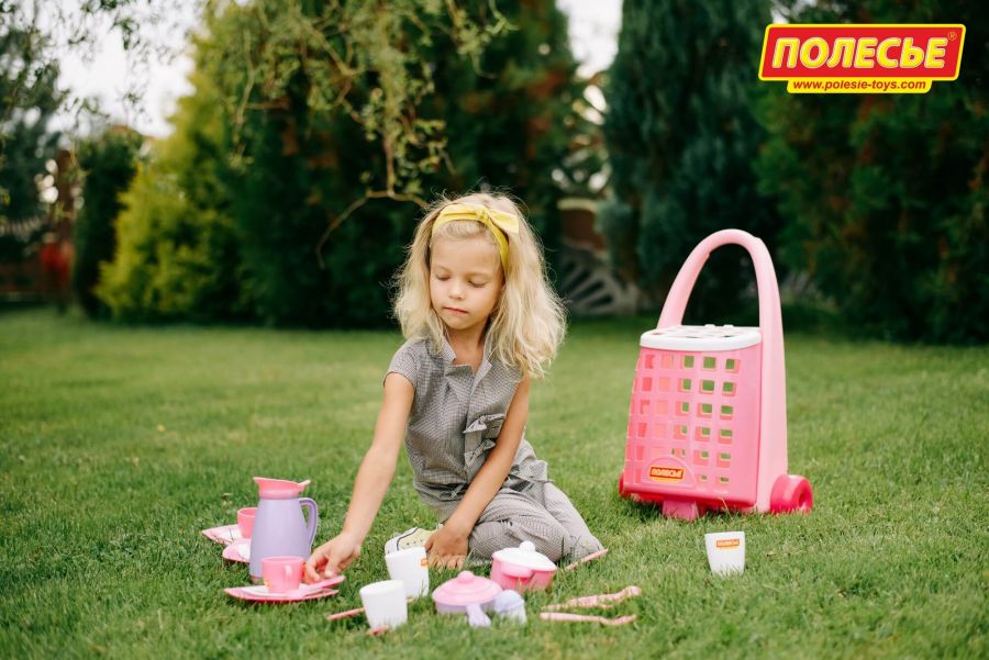 Забавная тележка + набор детской посуды (31 элемент)