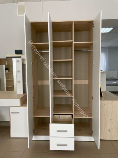 Шкаф 3-х створчатый с 2 ящиками по центру 1200 "Милана"