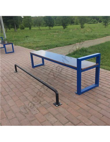 Скамья парковая с металлическим основанием AVU054