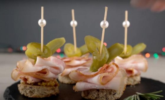 СВЕЖИЙ КАРБОНАД НА ПШЕНИЧНОМ ТОСТЕ