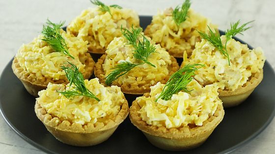 ТАРТАЛЕТКИ С САЛАТОМ "МИМОЗА"