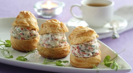 ПРОФИТРОЛИ С КРАБОВЫВМ САЛАТОМ