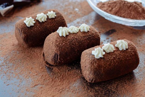 БИСКВИТ СО СВЕЖЕЙ ЯГОДОЙ КАКАО И ГРЕЦКИМ ОРЕХОМ (пирожное"Картошка")