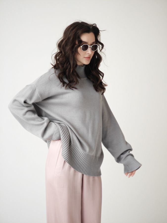 Свитер серый