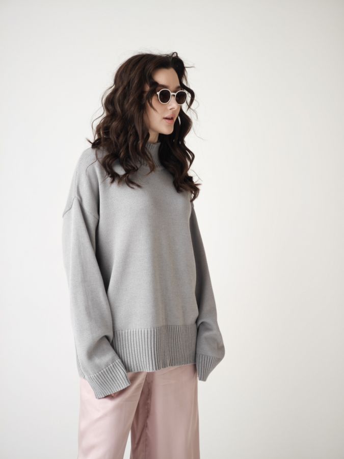 Свитер серый
