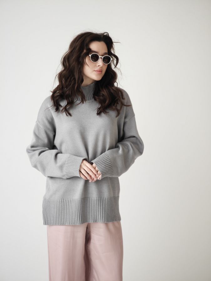 Свитер серый