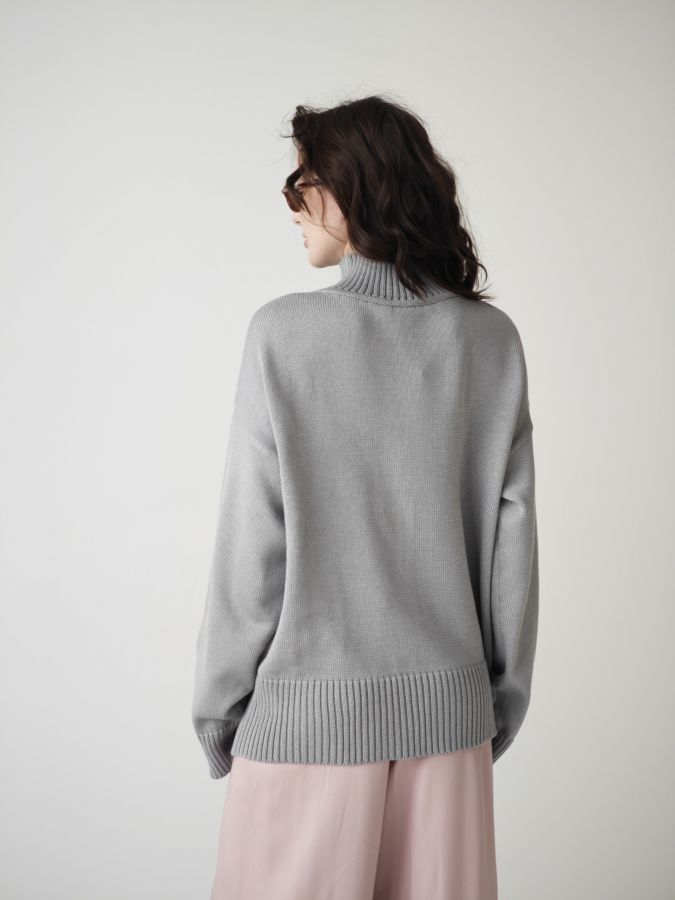 Свитер серый