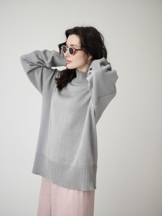 Свитер серый