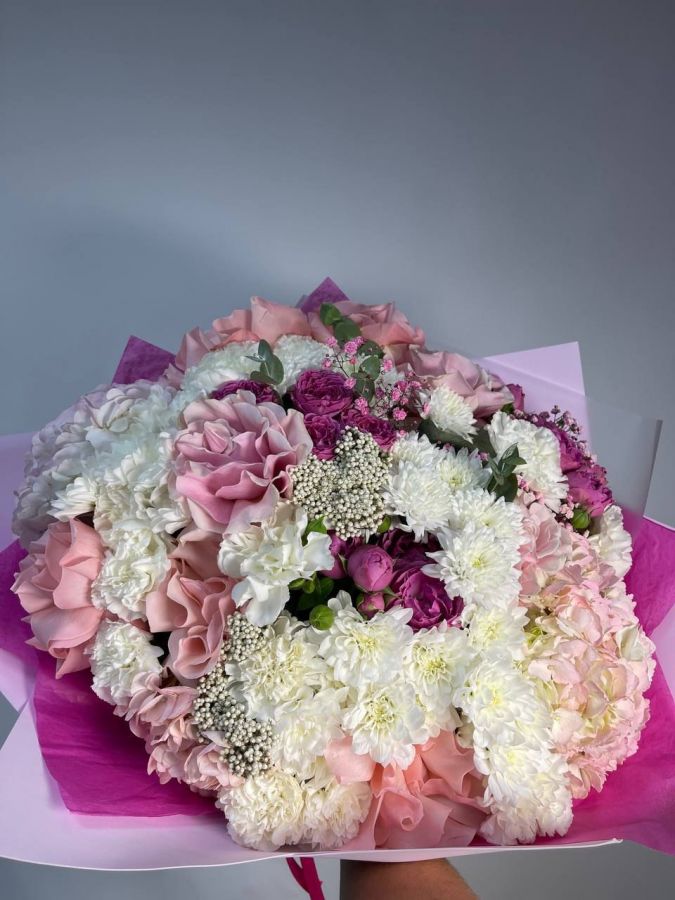 Большой сборный букет из роз, гортензий и хризантемы