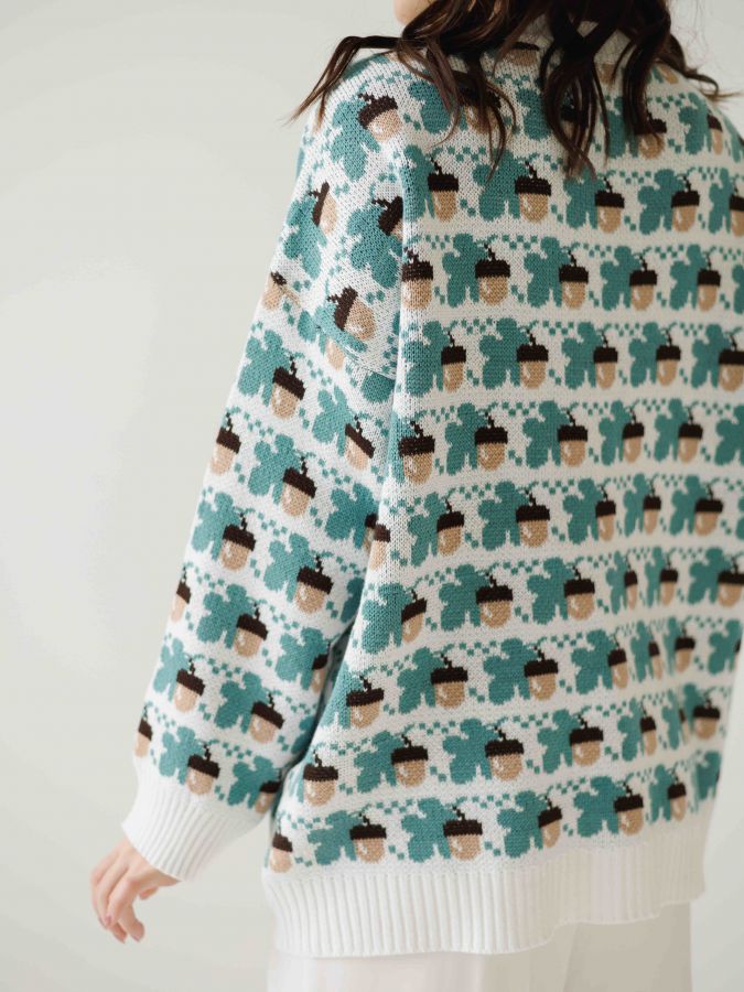 Свитер с желудями