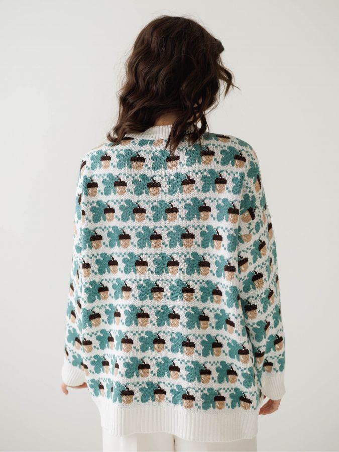 Свитер с желудями