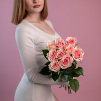 9 розовых роз (фрутетта)