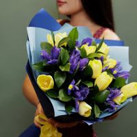 Букет из тюльпанов с ирисами